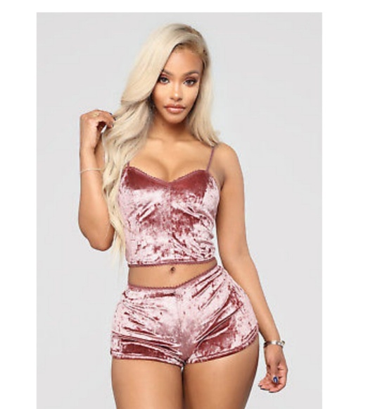 🌺Nwt Pink Crushed Velvet Sleep Set Small/Medium🌺 - Picture 2 of 6